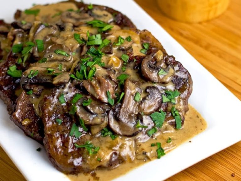 Swiss Steak with Cream Sauce Onions and Mushrooms 99easyrecipes