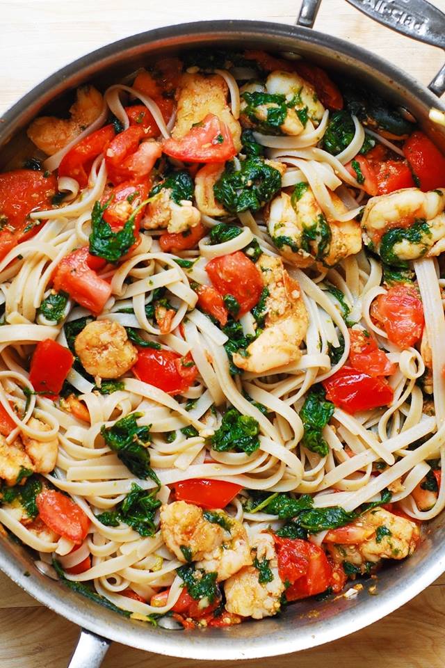 Shrimp, tomato, and spinach pasta in garlic butter sauce – 99easyrecipes