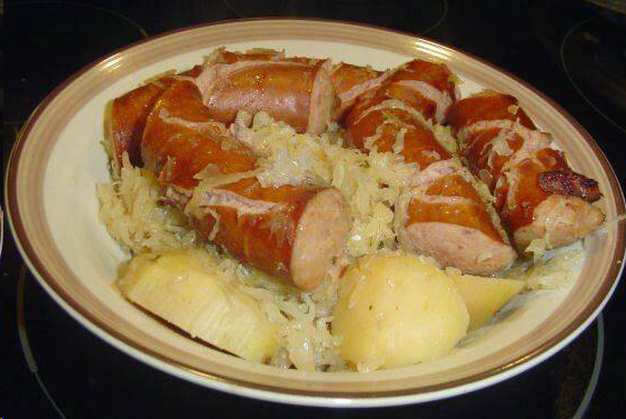 Polish sausage, Sauerkraut and potatoes ( CROCKPOT ) – 99easyrecipes