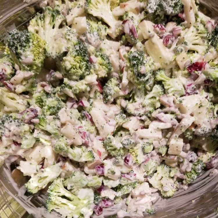 Poolside Broccoli Salad - 99easyrecipes