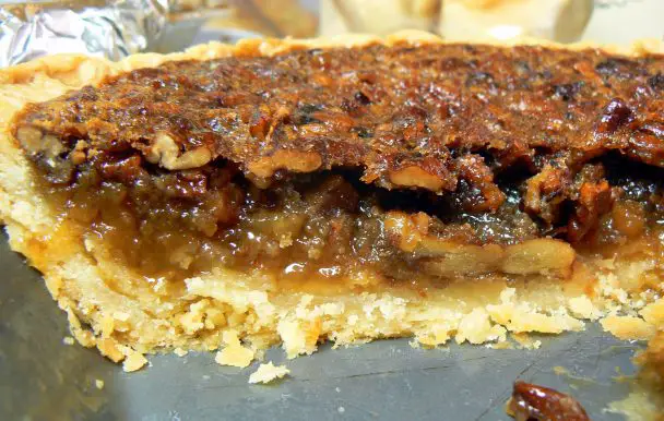 Pioneer Woman S Pecan Pie 99easyrecipes   Pioneer Woman’s Pecan Pie 608x386 