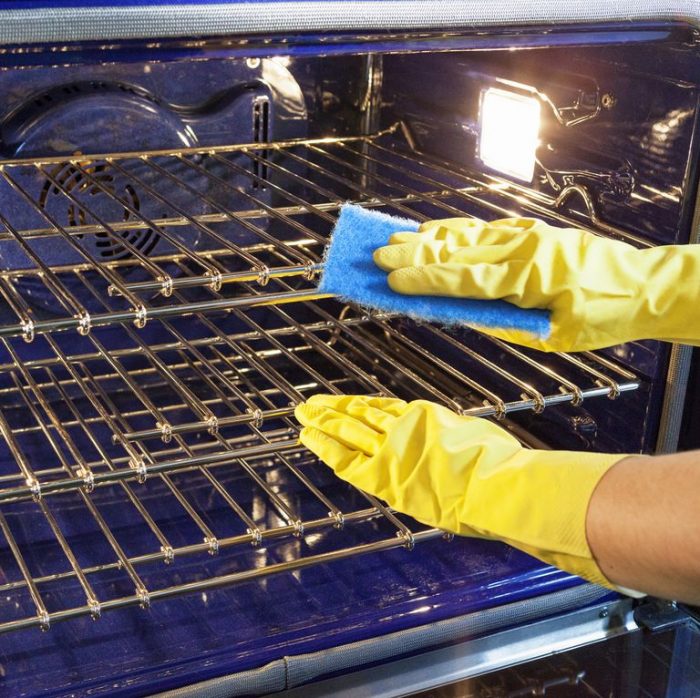 how-to-clean-an-oven-quickly-and-painlessly-99easyrecipes