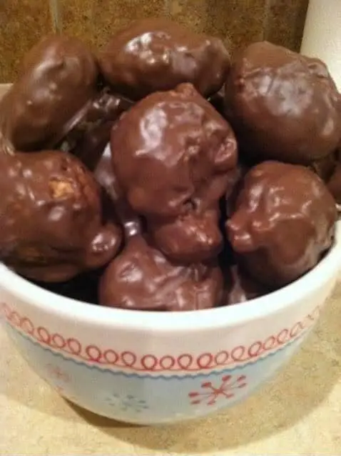 easy-christmas-chocolate-peanut-butter-balls-99easyrecipes