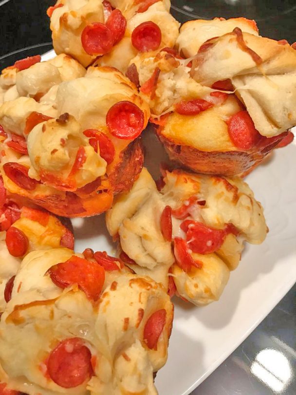 Cheesy Pepperoni Pizza Rolls – 99easyrecipes