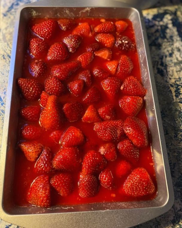 Easy Strawberry Slab Pie – 99easyrecipes